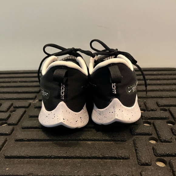Nike Air Zoom Speed 2 - Black & White Road Running Sneakers.  Size 5.5Y - Picture 2 of 7
